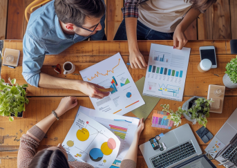 zehra14_A_marketing_strategy_session_with_professionals_creatin_a54184bc-1837-4676-b5d9-e1c1ca57c0cb